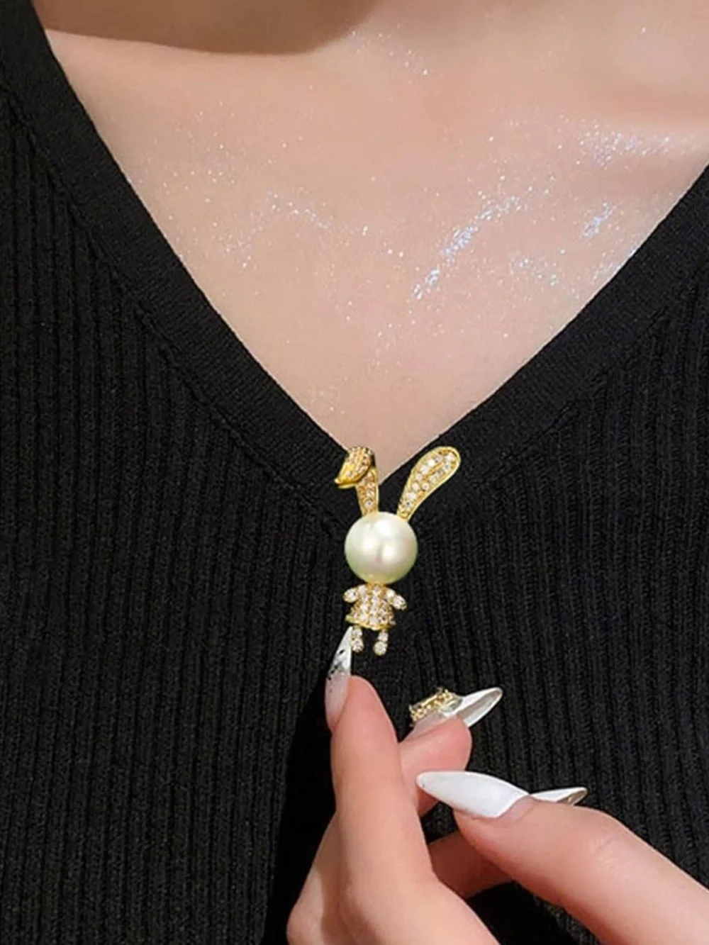 Anthropologie Gold Tone & Pearl Bunny Brooch